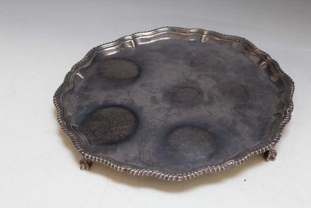 A HALLMARKED SILVER SALVER BY THE ROYAL IRISH SILVER COMPANY - SHEFFIELD 1972, approx weight 850g,