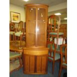 A 'NATHAN' MODERN TEAK GLASS FRONTED FULL-LENGTH CORNER CABINET H-197 CM W-77 CM