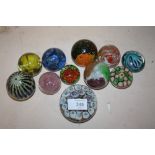 A COLLECTION OF GLASS PAPERWEIGHTS TO INCLUDE MDINA EXAMPLES (11)