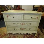 A CONTEMPORARY FRENCH STYLE PAINED FOUR DRAWER CHEST H-85 W-104 CM