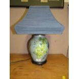 A CONTEMPORARY "JENNY WORRALL" GLASS TABLE LAMP WITH SHADE