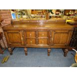 A LARGE OAK 1920 / 30s CARVED SIDEBOARD, H 104 cm, W 1801 cm