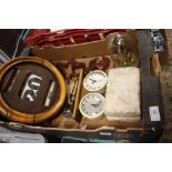 A TRAY OF COLLECTABLES TO INCLUDE A VINTAGE OAK FRAMED WALL CALENDAR A/F, CHESS CLOCK, BRASS