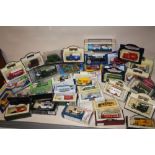 A TRAY OF BOXED DIE CAST MODEL TOY CARS AND VEHICLES TO INCLUDE CORGI, BURAGO, DAYS GONE BY ETC. (