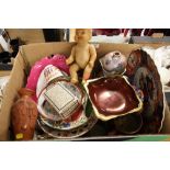 A TRAY OF ASSORTED CERAMICS TO INCLUDE ORIENTAL EXAMPLES, CARLTONWARE ROUGE ROYALE DISH , VINTAGE