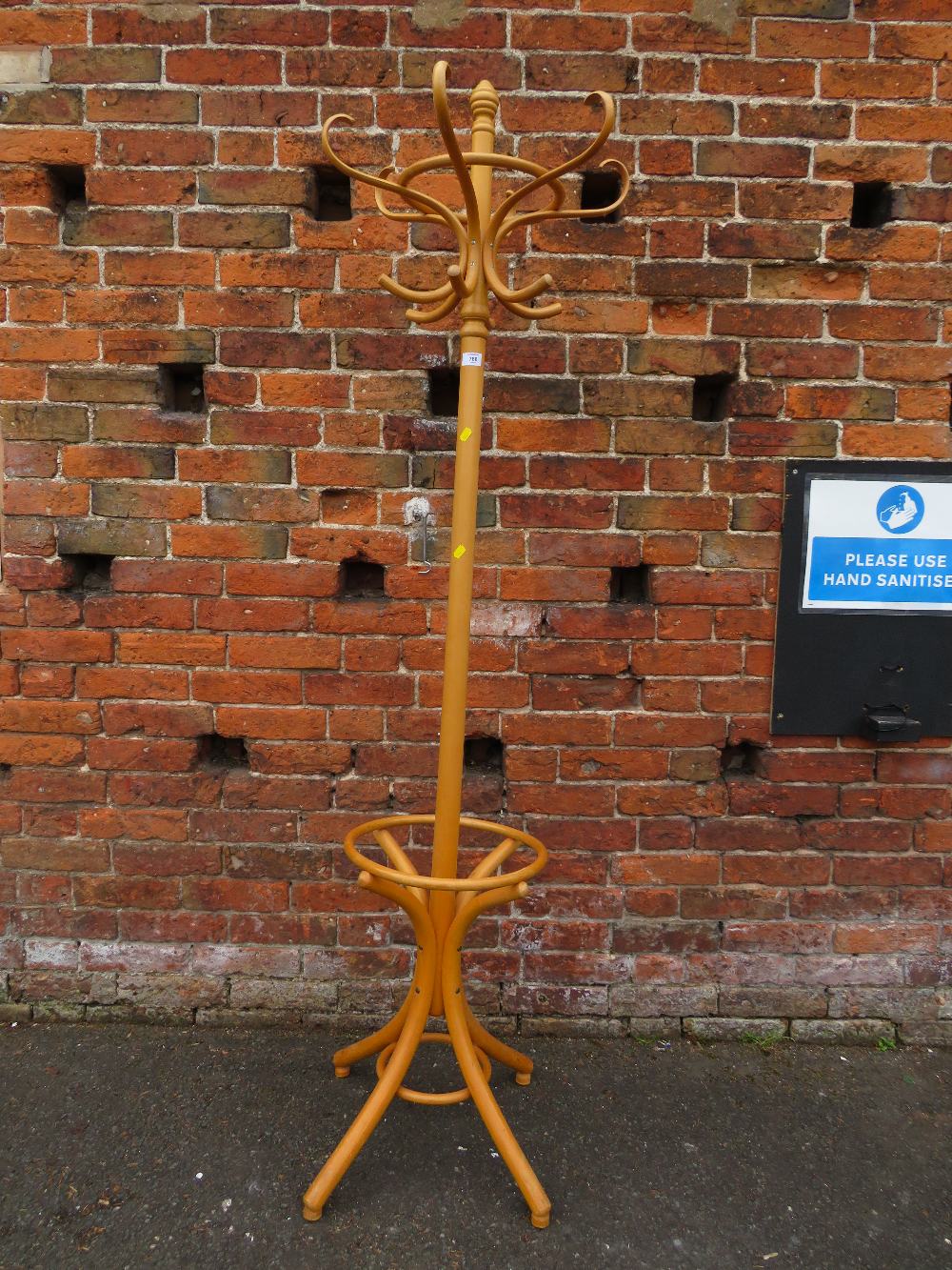 A MODERN BENTWOOD HAT/COAT STAND H-196 CM