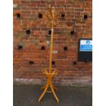 A MODERN BENTWOOD HAT/COAT STAND H-196 CM