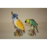 A BESWICK FIGURE OF A PARAKEET MODEL 930 TOGETHER WITH BESWICK FIGURE OF A COCKATOO MODEL 1180