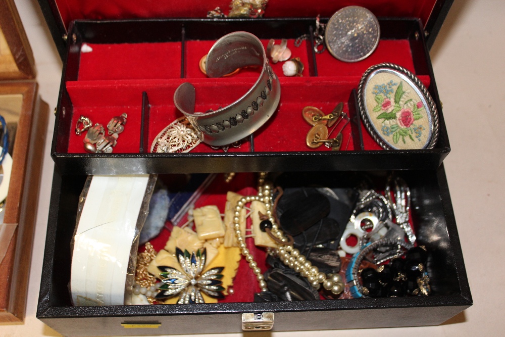 TWO JEWELLERY BOXES CONTAINING COSTUME JEWELLERY TO INCLUDE A DANISH PEWTER BANGLE, VINTAGE BROOCHES - Image 2 of 3