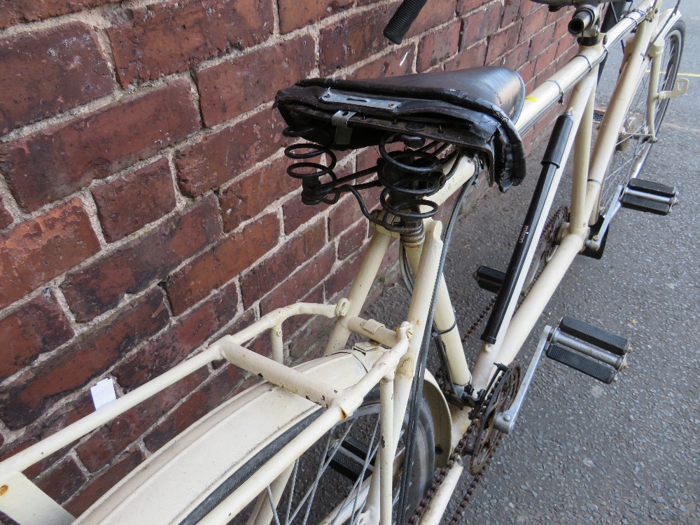 AN EARLY TO MID 20TH CENTURY VINTAGE 'PETREL' TANDEM BICYCLE, with cream coachwork - Image 10 of 10