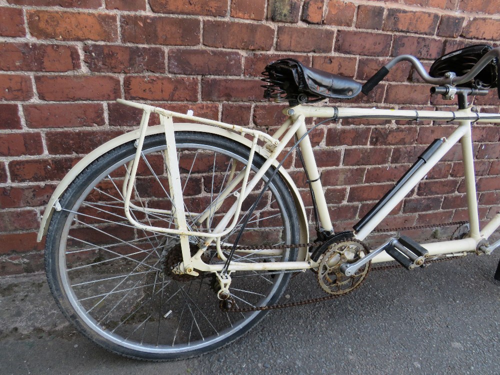 AN EARLY TO MID 20TH CENTURY VINTAGE 'PETREL' TANDEM BICYCLE, with cream coachwork - Image 6 of 10