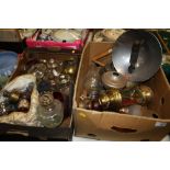 TWO TRAYS OF OIL BURNING LAMPS AND PARTS TO INCLUDE A BIALADDIN BOWL FIRE, SMALL EXAMPLES ETC.