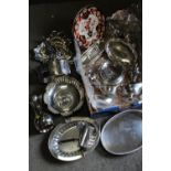 A QUANTITY OF SILVER PLATED METALWARE TO INCLUDE A SWING HANDLED FOOTED DISH, SECTIONAL CAKE STAND