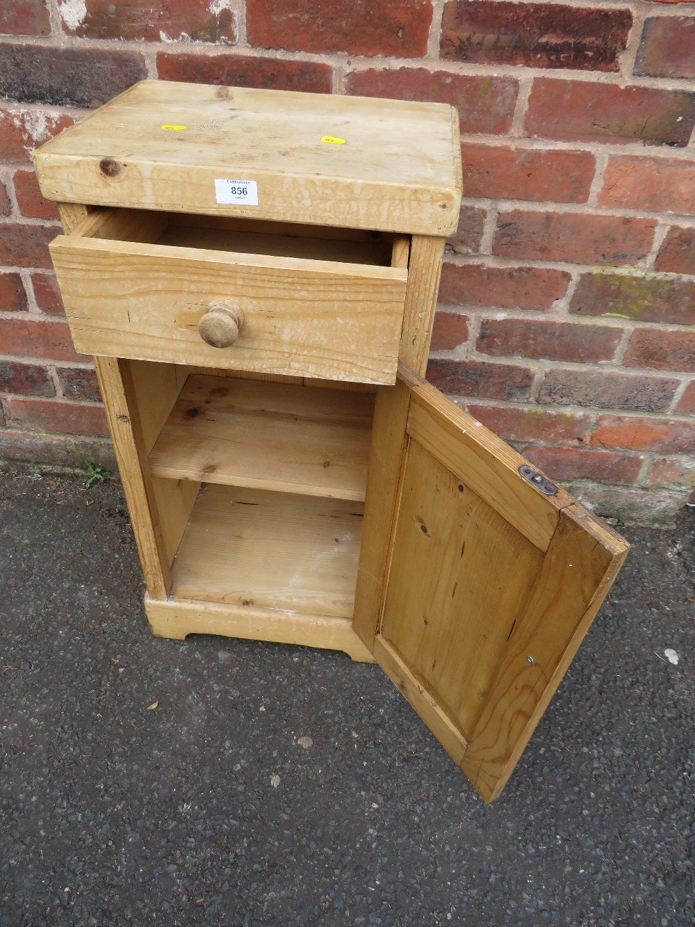 A SMALL ANTIQUE PINE BEDSIDE CUPBOARD W-39 CM - Image 2 of 2