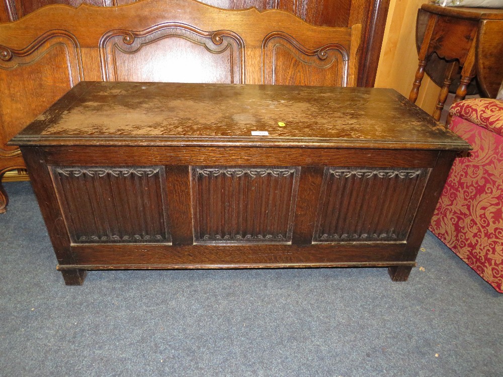 AN OAK LINENFOLD BLANKET BOX W-106 CM - WATERMARKED TOP