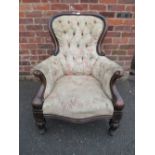 AN ANTIQUE MAHOGANY FRAMED GENTLEMANS ARMCHAIR