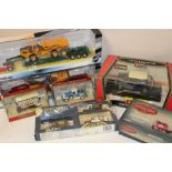 A COLLECTION OR BOXED DIE CAST TOY CARS AND VEHICLES TO INCLUDE CARARAMA TRUCKS, CORGI VINTAGE