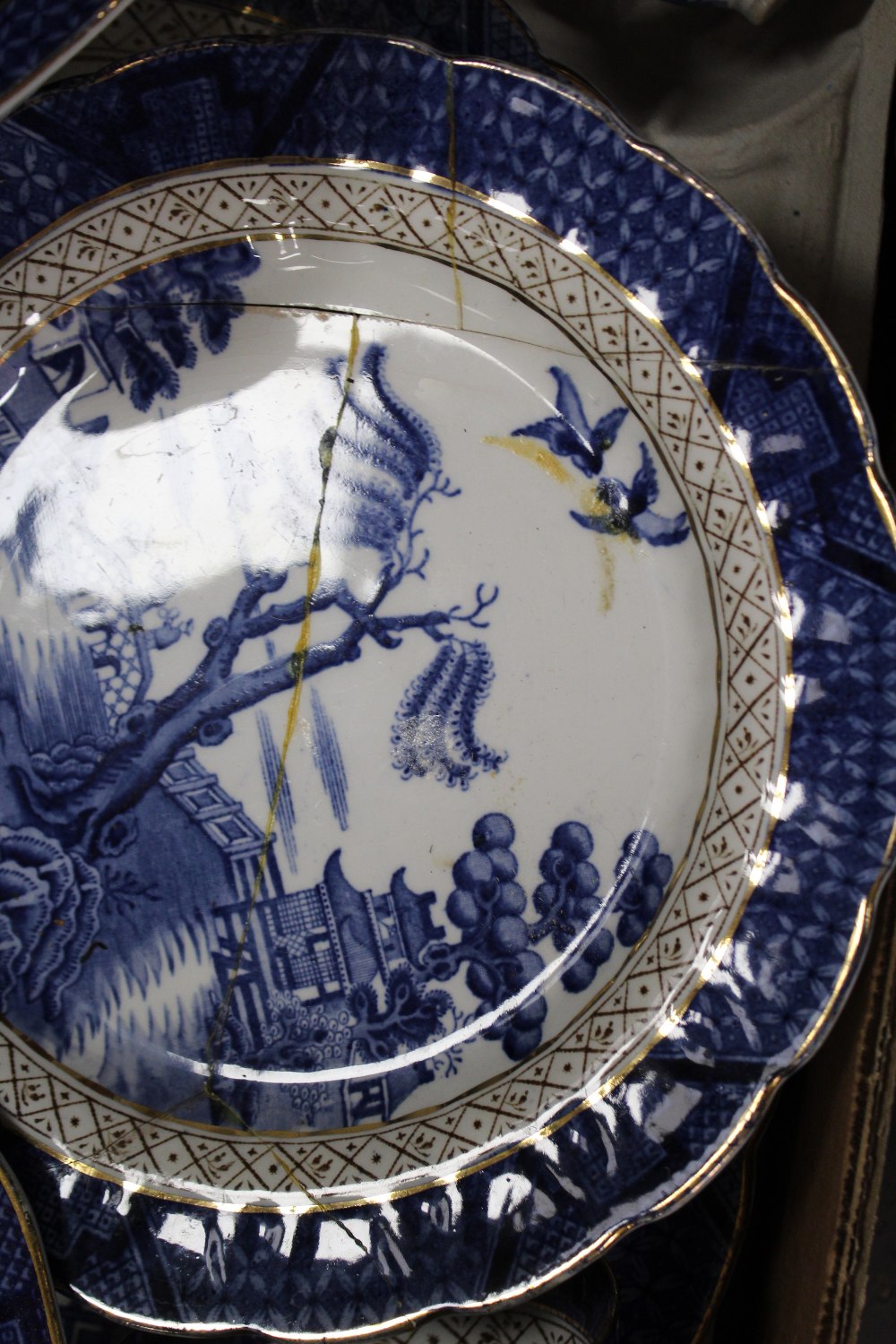 THREE TRAYS OF BLUE AND WHITE BOOTHS REAL OLD WILLOW PATTERN CHINA - Image 7 of 7