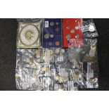 A COLLECTION OF WORLD COINAGE TO INCLUDE A RIJKS MUMT UTRECHT PROOF SET, COMMEMORATIVE MEDALLION