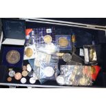 A HARD CASE OF MOSTLY MODERN COMMEMORATIVE COINS TO INCLUDE GOLD PLATED EXAMPLES