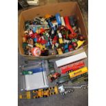A LARGE QUANTITY OF UNBOXED DIE CAST TOY VEHICLES, TO INCLUDE CORGI, MATCHBOX AND DINKY EXAMPLES