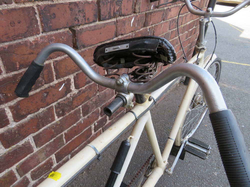 AN EARLY TO MID 20TH CENTURY VINTAGE 'PETREL' TANDEM BICYCLE, with cream coachwork - Image 9 of 10