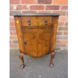 A VINTAGE WALNUT BEDSIDE CUPBOARD ON CABRIOLE SUPPORTS H-75 W-48 CM