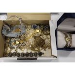 A BOX OF COSTUME JEWELLERY AND WRISTWATCHES TO INCLUDE A ROTARY EXAMPLE, ORNATE SCENT BOTTLE ETC.