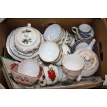 A BOX OF ASSORTED CHINA TO INCLUDE WEDGWOOD, QUEEN ANNE ETC.