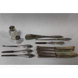 A COLLECTION OF SILVER HANDLED COLLECTABLES TO INCLUDE VANITY ITEMS AND BUTTER KNIVES, TOGETHER WITH