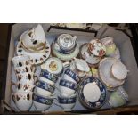 A TRAY OF ASSORTED CHINA TO INCLUDE WEDGWOOD, BLUE SIAM, ROYAL STAFFORD OLD ENGLISH GARDEN ETC.