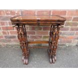 AN EARLY 20TH CENTURY BURR WALNUT NEST OF THREE TABLES H-64 W-60 CM (LARGEST)