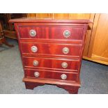 A SMALL REPRODUCTION FOUR DRAWER CHEST H-51 CM W-42 CM