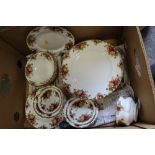 A BOX OF ROYAL ALBERT OLD COUNTRY ROSES CHINA TO INCLUDE DINING PLATES AND BOWL