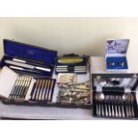 A SELECTION OF BOXED AND LOOSE CUTLERY, TO INCLUDE SETS