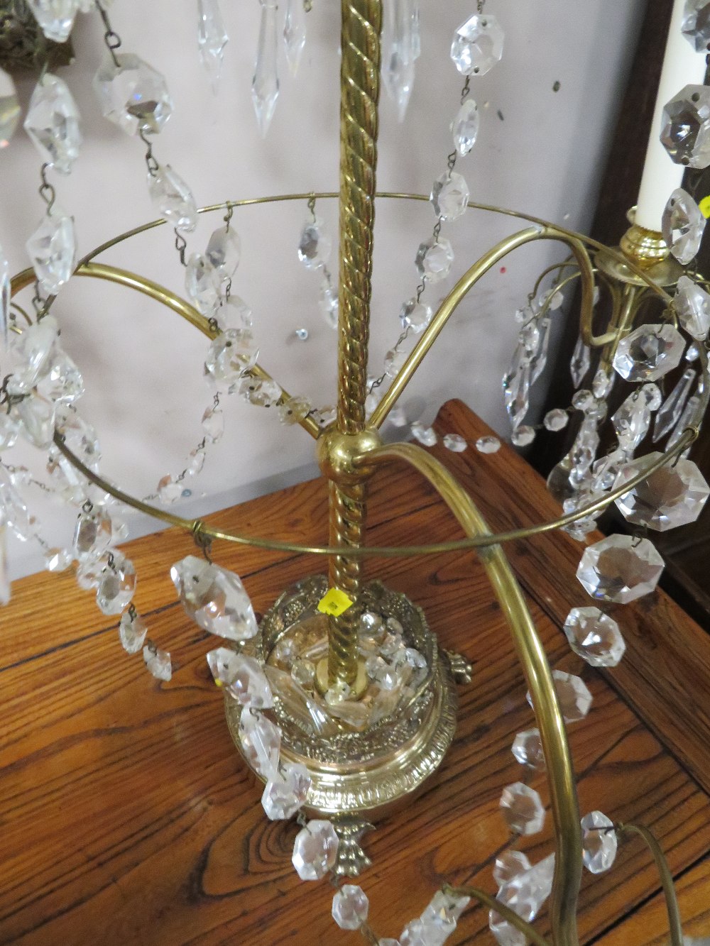 A PAIR OF IMPRESSIVE SIX BRANCH BRASS / PLATED AND CRYSTAL CANDELABRA H-66 CM (2) - Image 5 of 7