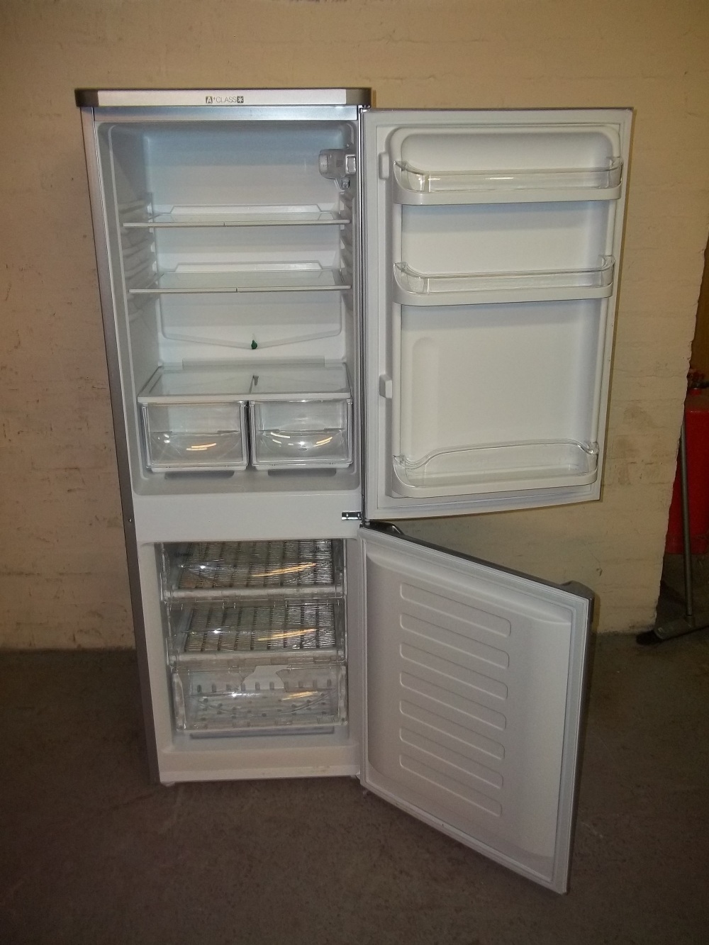 AN INDESIT FRIDGE FREEZER - Image 2 of 2