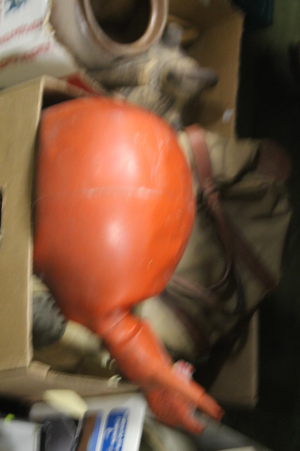 A QUANTITY OF SUNDRIES to include stoneware, parafin lamps, small vintage space hopper etc. - Image 3 of 3