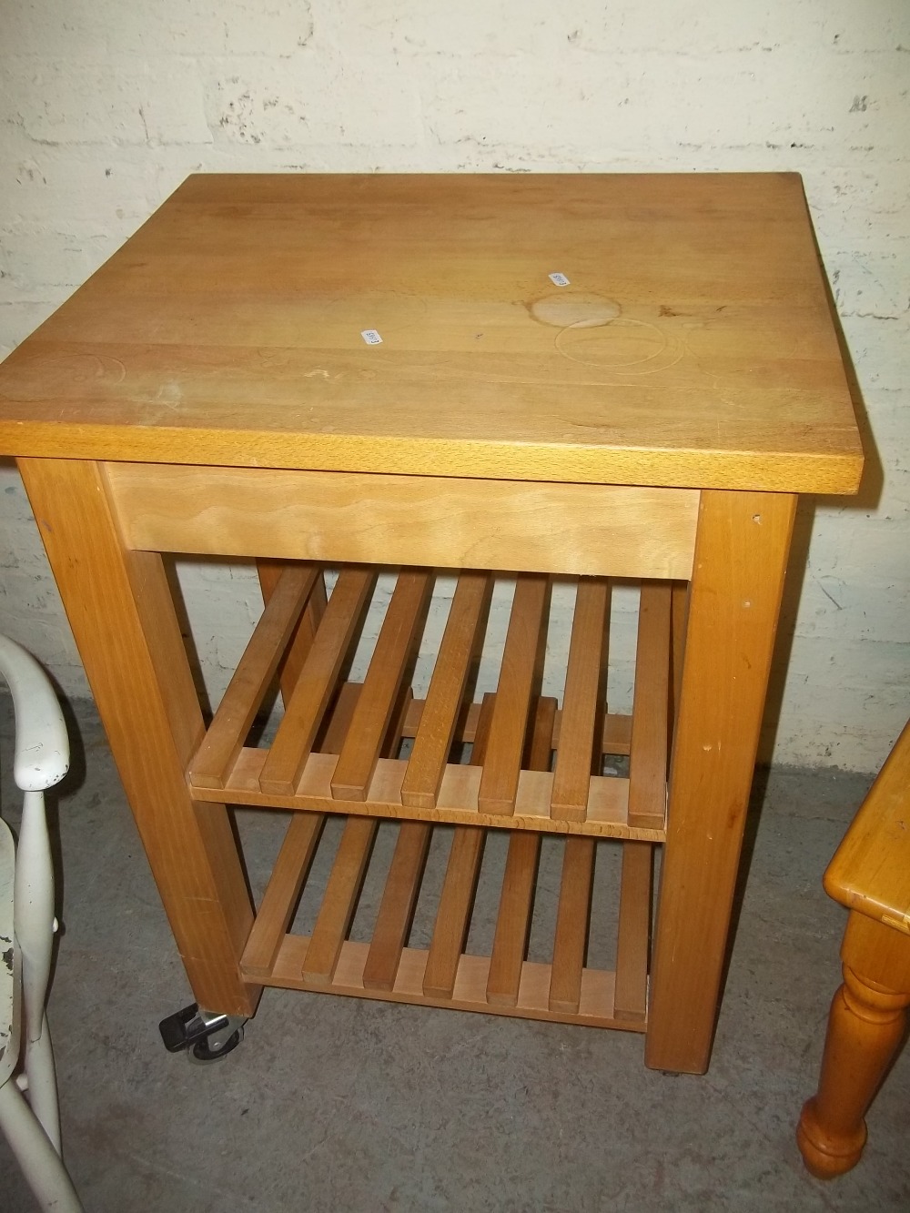 THREE ITEMS COMPRISING A WHITE PAINTED CHAIR IN THE STYLE OF ERCOL, A TILE TOPPED COFFEE TABLE AND A - Image 2 of 2