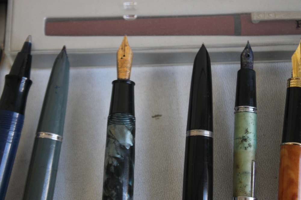 A SELECTION OF PENS, to include Osmiroid, Parker, Papermate etc - Image 5 of 8