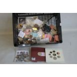 A COLLECTION OF BRITISH AND WORLD COINS, to include a 1996 uncirculated set, 2000 Queen Mother £5 in