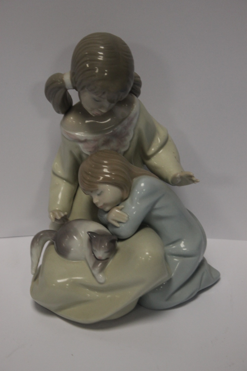 A LLADRO FIGURE GROUP of girls with kitten