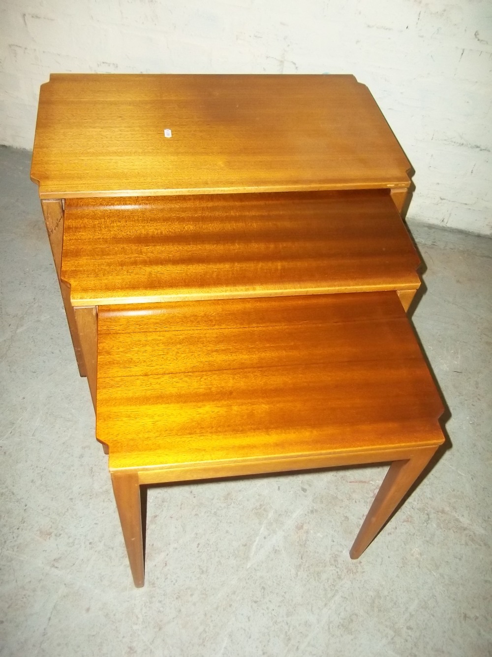 A SAPELE / MAHOGANY DISPLAY BOOKCASE WITH SLIDING GLASS DOORS AND A NEST OF TABLES - Image 3 of 4