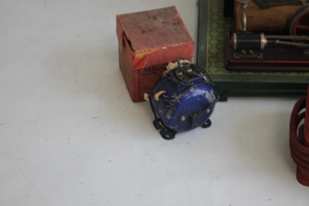 A VINTAGE MODEL DAMPFMASCHINE STEAM ENGINE with fixed cylinder instructions togetherw ith a boxed - Image 3 of 4