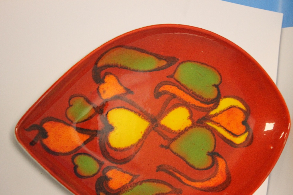 TWO POOLE POTTERY DISHES - Image 3 of 3