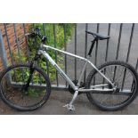 A 401 DISCOVERY MOUNTAIN BIKE