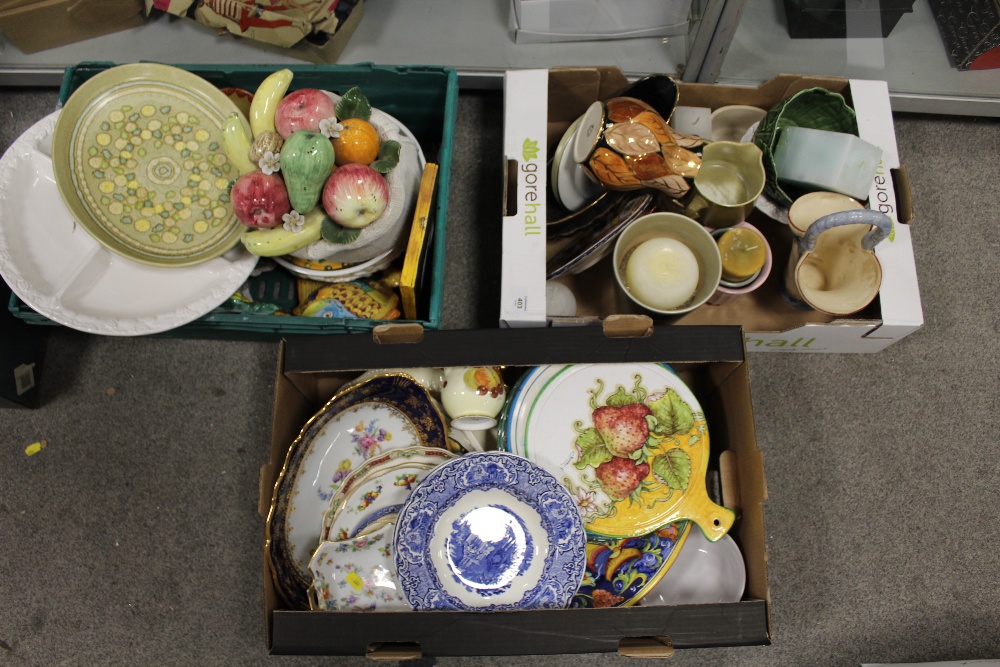 THREE TRAYS OF ASSORTED CERAMICS TO INCLUDE HAND PAINTED CABINET PLATES, CERAMIC WALL HANGINGS, ETC