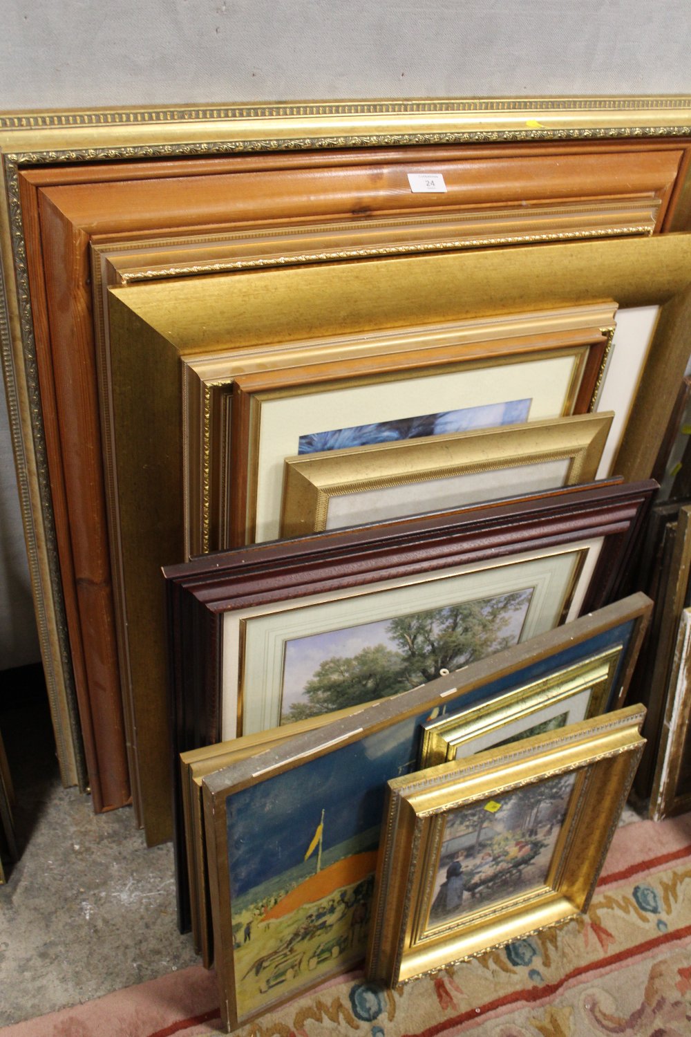 AN ASSORTMENT OF VARIOUS FRAMED PICTURES AND PRINTS ETC