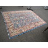 A LARGE EARLY 20TH CENTURY WOOLLEN RUG MAINLY BLUE GROUND 300 X 240 CM A/F - Threadbare in places