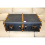 A VINTAGE BANDED TRAVEL STEAMER TRUNK